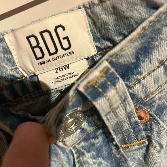 BDG Kayla Low-Rise Straight Leg Jean - Picture 4 of 5